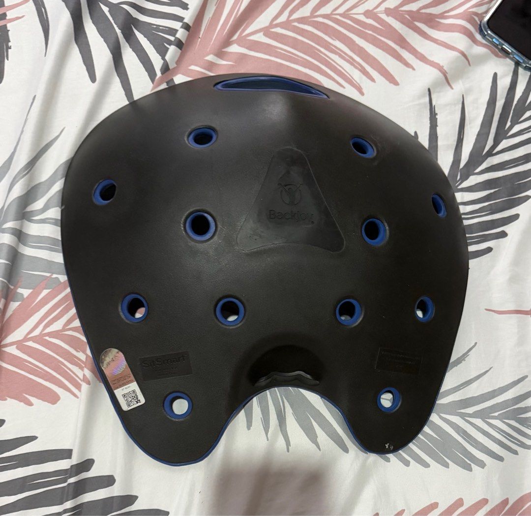 BackJoy Posture Cushion (Category: Braces, Support & Protection) located in Pasig City. Submitted by seeril (Listing ID 1413093384, Image 2). Description: Authentic BackJoy Posture+ for sale. Color: Blue. Excellent for those working from home (WFH), office workers, or long drives. Helps with lower back pain and keeps your spine aligned. Condition: 9/10 (No cracks, very clean). Features: Waterproof, lightweight, and very durable EVA foam. Reason f