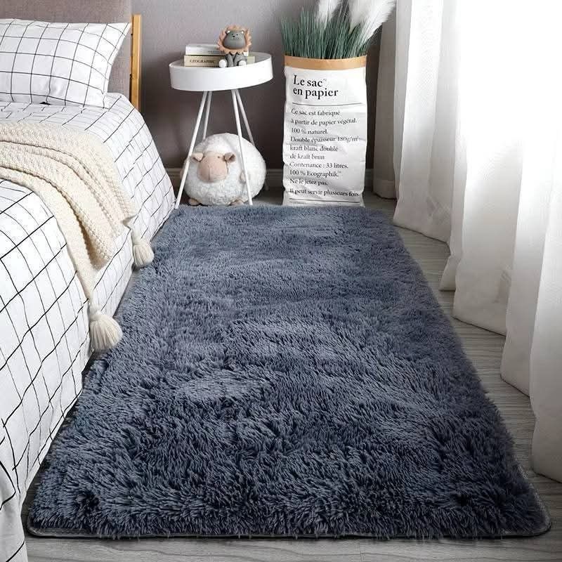 Bedside carpet (Category: Carpets, Mats & Flooring) located in Manila. Submitted by lyfrancois14 (Listing ID 1413088418, Image 3). Description: 80x160cm.