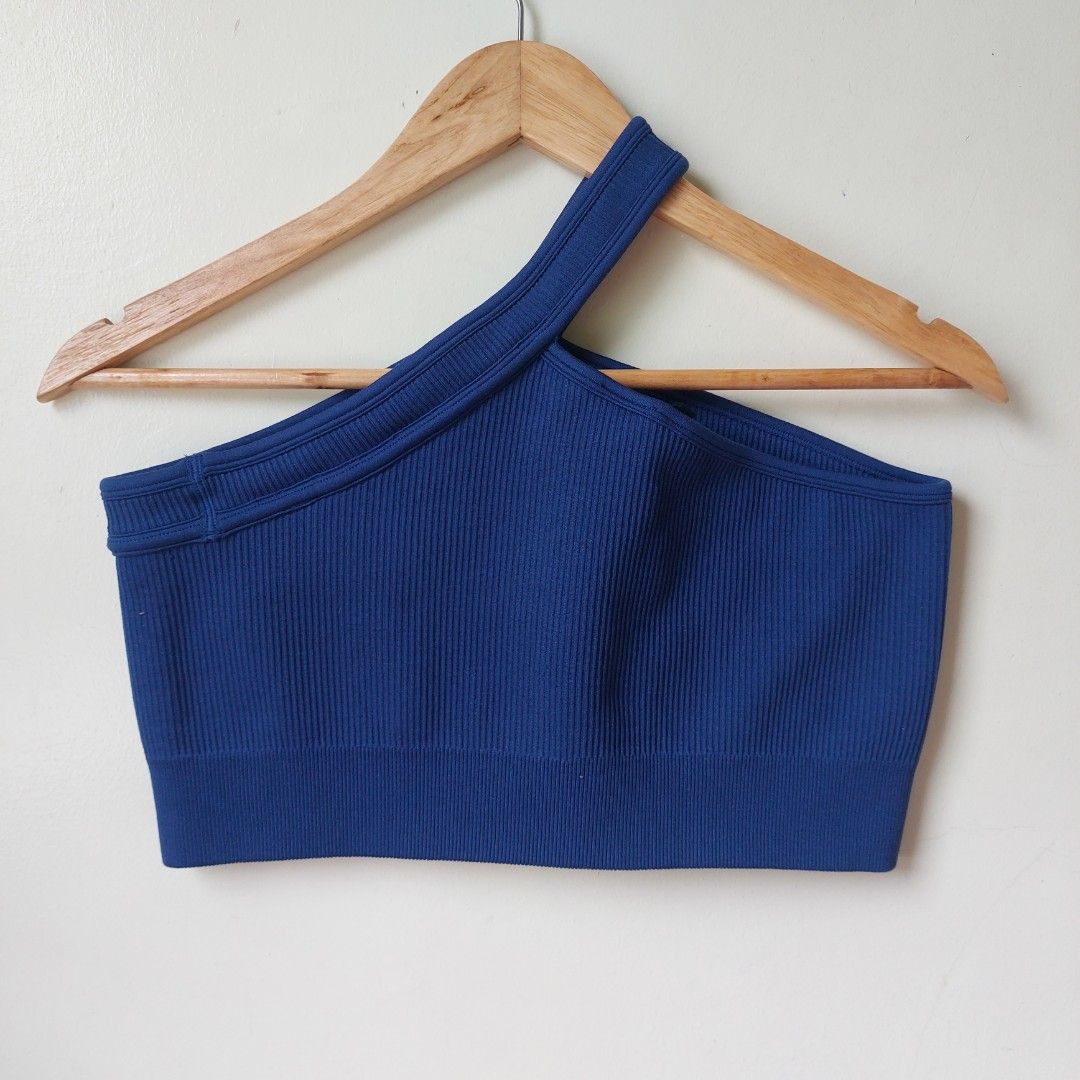 Bo+tee Sports Bra (Category: Activewear) located in Quezon City. Submitted by lovedcollection_2020 (Listing ID 1413146215, Image 2). Description: w/o padslot excellent condition xl.