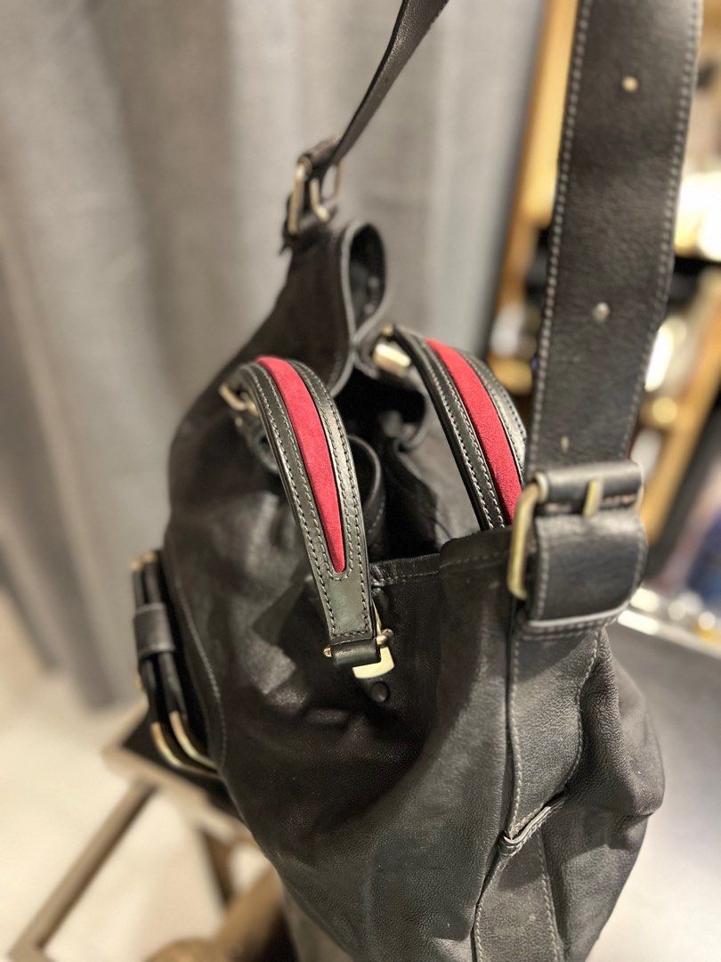 Chloe Vintage Hampton Top hand Bag (Category: Luxury Bags & Wallets) located in Manila. Submitted by -handpick- (Listing ID 1413061853, Image 2). Description: - Chloe shoulder bag - Black leather - Top handle and detachable shoulder strap - Interior zippered pocket - Unique front flap closure with metal frame - Black fabric lining - "Chloe" embossed inside - Made in Italy -Sign of usage.