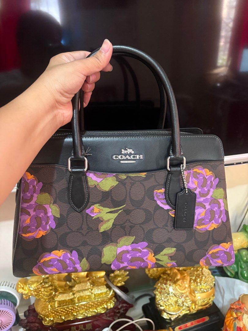 Coach Floral Print Satchel Handbag (Category: Luxury Bags & Wallets) located in Manila. Submitted by fiercewolf-78bbcd (Listing ID 1413073455, Image 1). Description: Coach floral satchel handbag..