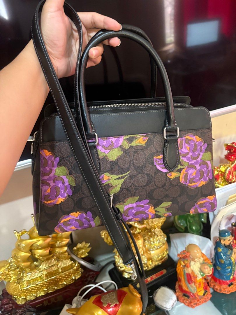 Coach Floral Print Satchel Handbag (Category: Luxury Bags & Wallets) located in Manila. Submitted by fiercewolf-78bbcd (Listing ID 1413073455, Image 2). Description: Coach floral satchel handbag..