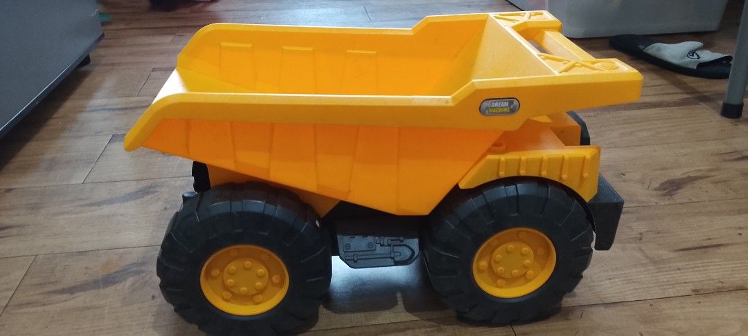 Construction Vehicles Dump Truck Toy (Category: Kids Toys) located in Manila. Submitted by ongish (Listing ID 1413112977, Image 3). Description: - Construction Vehicles dump truck toy - Bright yellow and black design - Free-wheeling wheels - Recommended for ages 2+ - Dump bed can be raised - Brand new, in original packaging Naalikabukan nalang. needs cleaning.