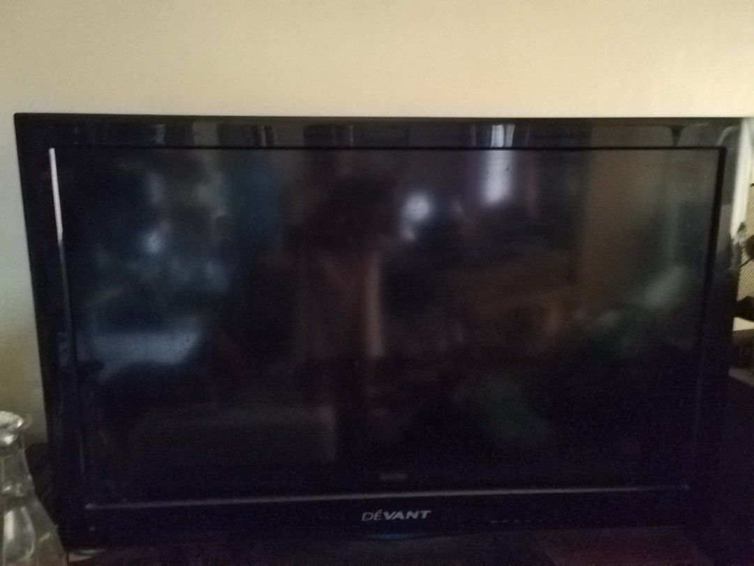 Devant 40CE950 LCD TV (Category: TV) located in Santa Rosa. Submitted by heckler03 (Listing ID 1413093840, Image 1). Description: - Devant 40CE950 LCD TV - 40-inch screen w several dead pixel - Multiple ports: HDMI, component inputs - Power: 100-240V, 180W - Color: Black FOR REPAIR OR PART OUT, W power, cable, no remote control .