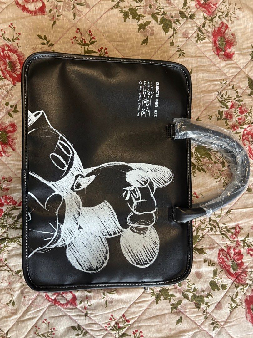 Disney Mickey Mouse Laptop Bag (Category: Laptop Bags & Sleeves) located in Pasig City. Submitted by royski72 (Listing ID 1413116230, Image 1). Description: Disney Mickey Mouse Laptop Bag; can fit small to medium laptops and tablets .