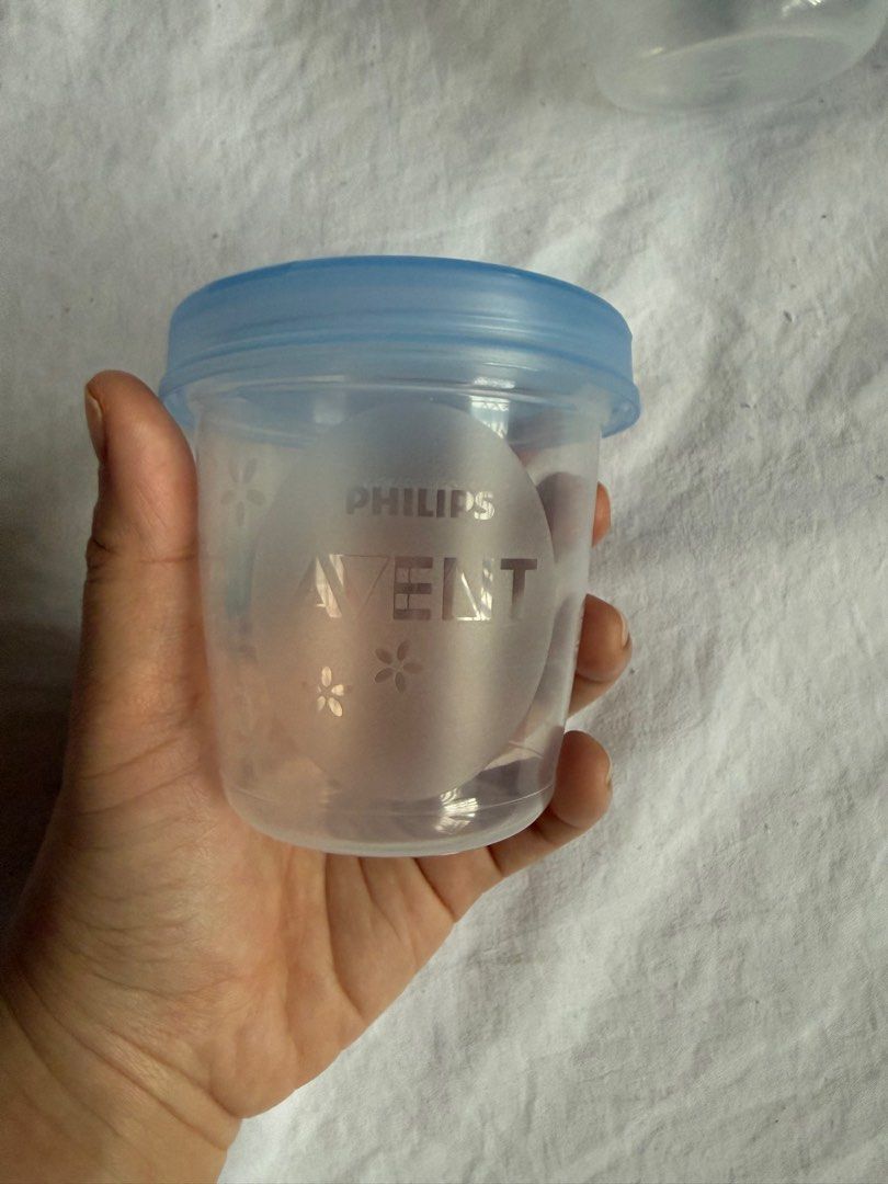 Dula and Philips Avent Breast Milk Storage Containers (Category: Breastfeeding & Bottle Feeding) located in Manila. Submitted by brill.corner (Listing ID 1413203795, Image 2). Description: Selling as a bundle: 1️⃣ Dula Standard Neck Breastmilk Storage Bottles – 5oz (4pcs) Lightly used Bought for ₱295 2️⃣ Philips AVENT Breast Milk Storage Cups & Lids – 5-pack Only 2 used lightly Bought for ₱403 All items are in excellent condition and clean. Pleas