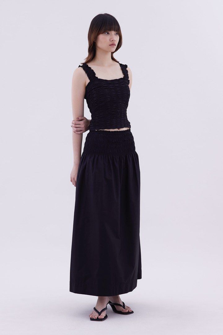 Editor’s Market Triscilla Ruffle Trim Smock Top (Category: Blouses) located in Quezon City. Submitted by mdlrrr (Listing ID 1413070995, Image 2). Description: Used twice! Love this top and the flattering fit! Rfs: Decluttering .