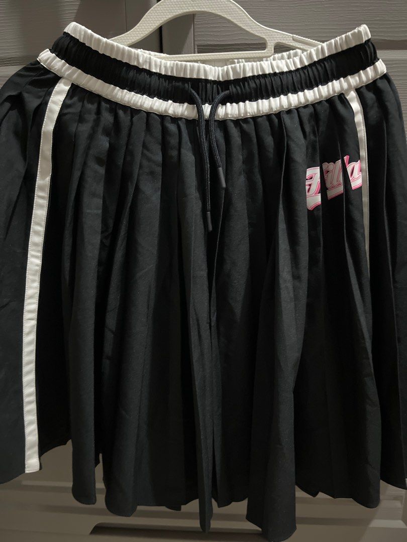 Fila Fusion Pleated Shorts (Category: Shorts) located in Valenzuela. Submitted by gengen13 (Listing ID 1413187497, Image 1). Description: - Fila Fusion pleated skirt - Color: Black with white side stripes - Size: M (165/66A) - Features: Drawstring waist, Fila logo Dimes - L 18 W - 13 Preloved item. Pls manage ur expecation .