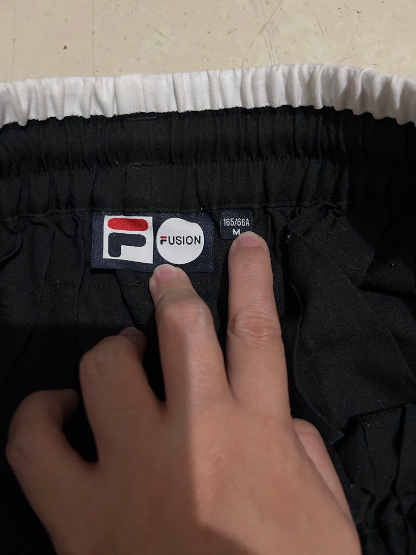 Fila Fusion Pleated Shorts (Category: Shorts) located in Valenzuela. Submitted by gengen13 (Listing ID 1413187497, Image 3). Description: - Fila Fusion pleated skirt - Color: Black with white side stripes - Size: M (165/66A) - Features: Drawstring waist, Fila logo Dimes - L 18 W - 13 Preloved item. Pls manage ur expecation .
