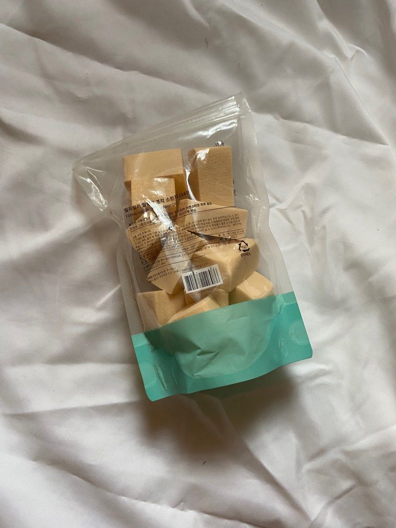 Fillimilli Soft Makeup Sponge 14 pcs (Category: Makeup) located in Quezon City. Submitted by declutter.repsaj (Listing ID 1413135075, Image 2). Description: 📍Doña Josefa, Quezon City -bought from Korea (Olive Young) a while back - Brand: Fillimilli - Product: Soft Makeup Sponges - Shape: Square - Color: Light Beige - Packaging: Clear with teal and white label - Condition: Unused.
