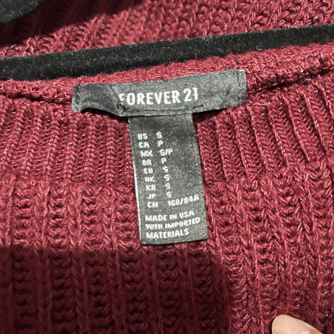 Forever 21 Sleeveless Sweater Vest (Category: Sleeveless) located in Pasig City. Submitted by ajdlsrysx (Listing ID 1413136176, Image 3). Description: - Forever 21 maroon sweater vest - Sleeveless design - Size: Small - Ribbed knit texture - Made in USA (imported materials) - Great for layering - Versatile wardrobe staple.