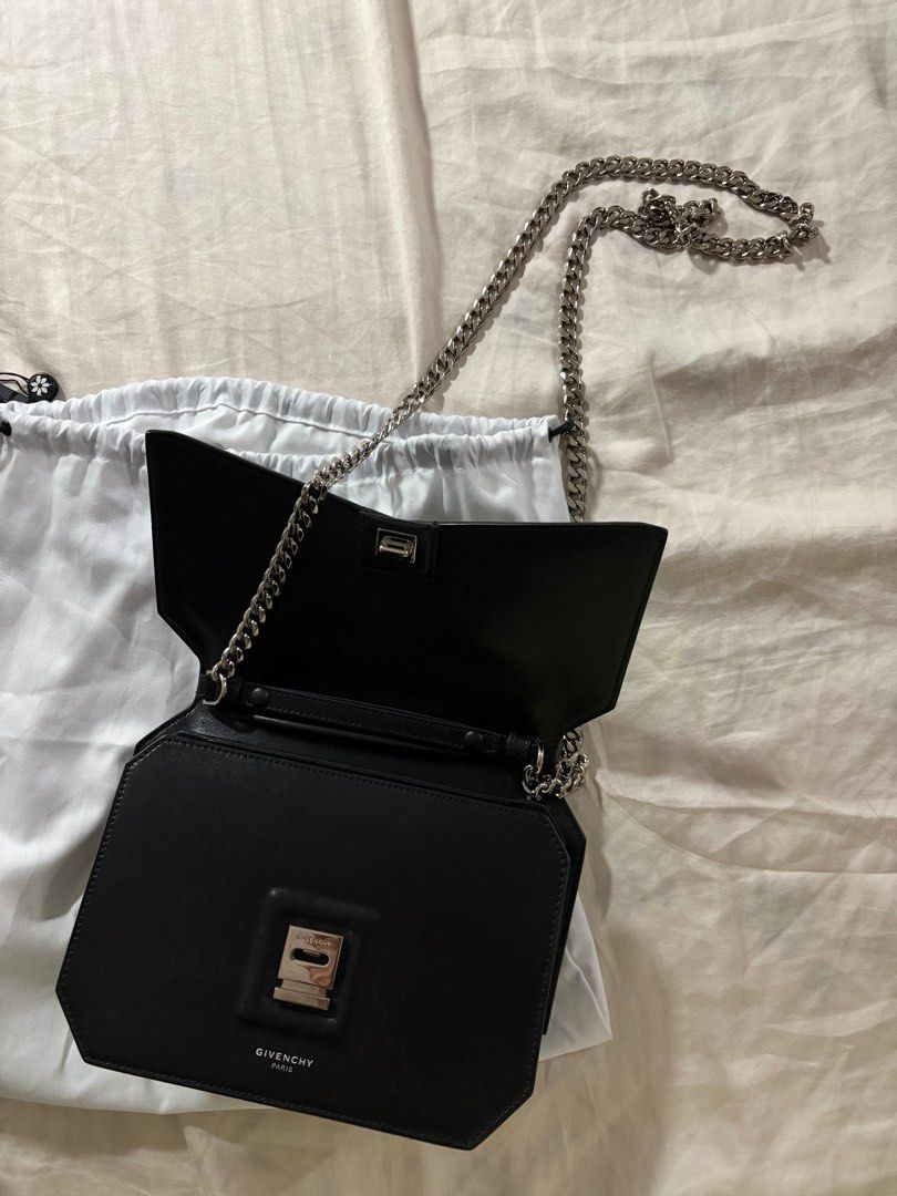 Givenchy bow cut leather (Category: Shoulder Bags) located in Quezon City. Submitted by hapiwife (Listing ID 1413187236, Image 2). Description: .