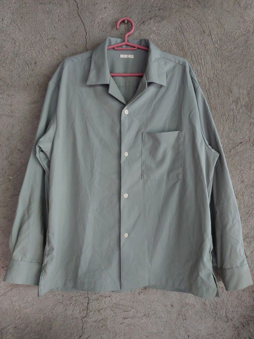 GU open collar polo long sleeve (Category: Tshirts & Polo Shirts ) located in San Jose del Monte. Submitted by _elll (Listing ID 1413110588, Image 1). Description: GU open collar polo long sleeve M on tag May pagka teal and navy green color sya No issue 549+sf sjdm, bulacan.