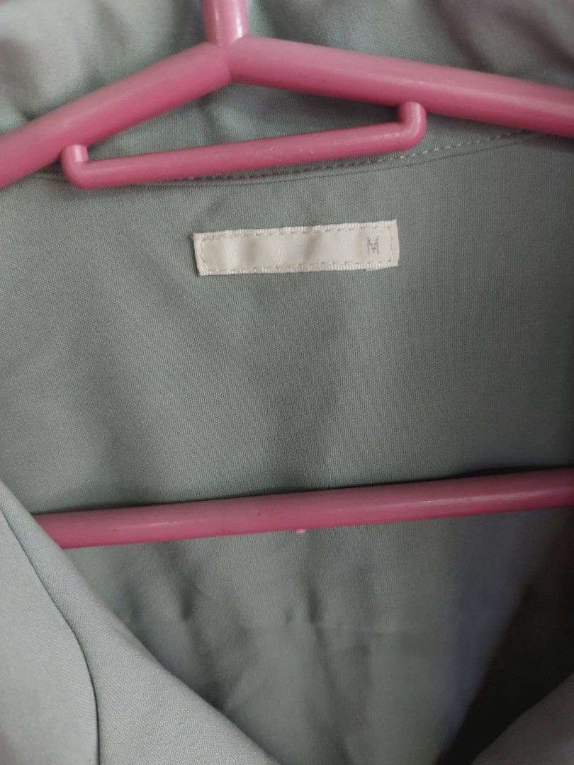 GU open collar polo long sleeve (Category: Tshirts & Polo Shirts ) located in San Jose del Monte. Submitted by _elll (Listing ID 1413110588, Image 3). Description: GU open collar polo long sleeve M on tag May pagka teal and navy green color sya No issue 549+sf sjdm, bulacan.