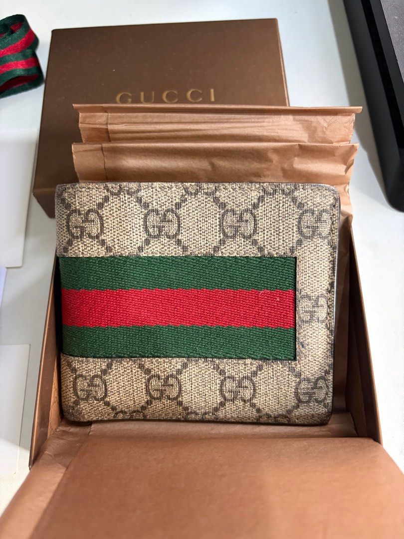 Gucci Wallet - Men (Category: Luxury Bags & Wallets) located in Taguig. Submitted by plmae (Listing ID 1413085162, Image 3). Description: .