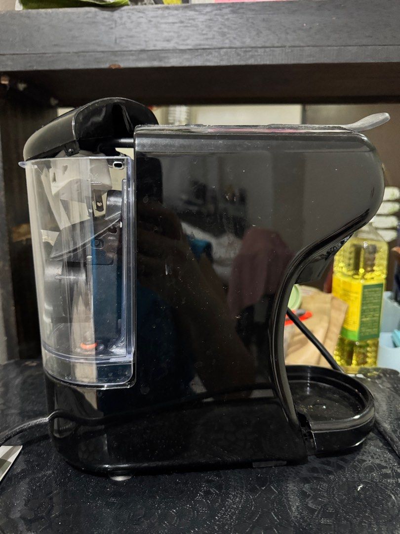 hi brew coffee maker (Category: Coffee Machines & Makers) located in Quezon City. Submitted by dk1995 (Listing ID 1413143004, Image 1). Description: With crack on water tank but still works fine; with adaptor for ground coffee.