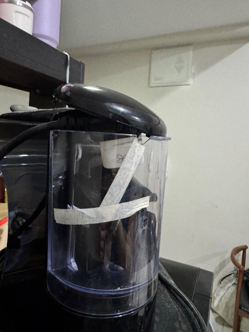 hi brew coffee maker (Category: Coffee Machines & Makers) located in Quezon City. Submitted by dk1995 (Listing ID 1413143004, Image 3). Description: With crack on water tank but still works fine; with adaptor for ground coffee.