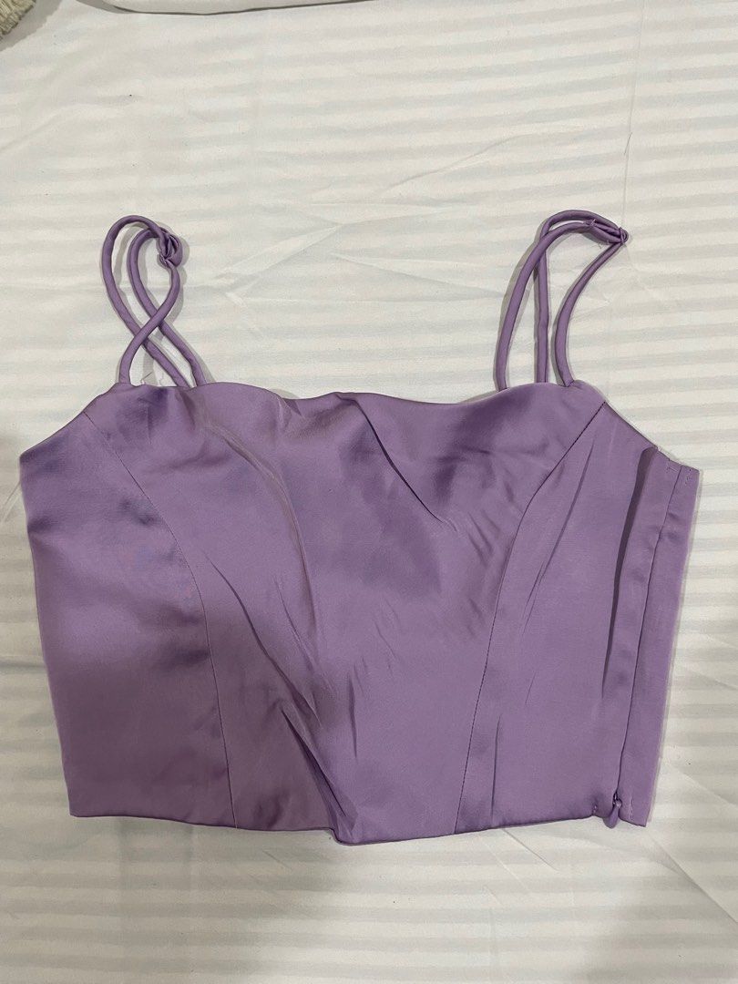 H&M Lavender Corset Top XS (Category: Sleeveless) located in Quezon City. Submitted by jackiedc (Listing ID 1413140458, Image 1). Description: - H&M Lavender Corset Top - Size: XS - Features: Spaghetti straps, flattering silhouette, back zipper closure - Material: Smooth, likely satin-like fabric - Perfect for various occasions.