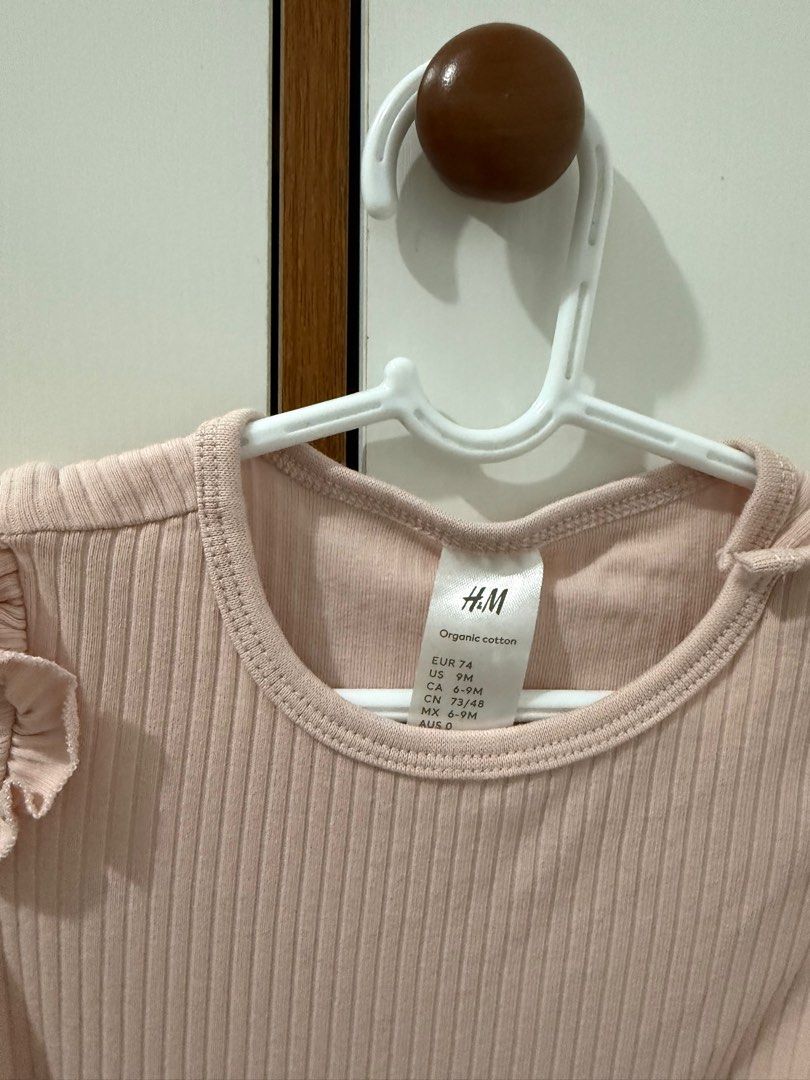 H&M Ribbed Top and Leggings Set (Category: Babies & Kids Fashion) located in Manila. Submitted by cynth25 (Listing ID 1413118955, Image 2). Description: - H&M baby set - Size: 6-9M - Color: Soft pink - Includes: Ribbed long-sleeved top with ruffle details & matching ribbed leggings - Top features a round neckline - Material: Organic cotton.