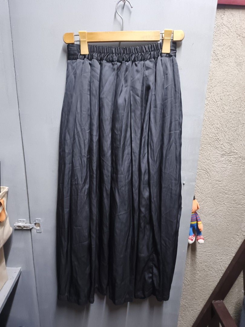 Initial Pleated Midi Skirt (Category: Skirts) located in Dasmarinas. Submitted by jessputrages (Listing ID 1413135503, Image 2). Description: - Initial midi skirt - Pleated design - Includes matching belt with buckle - Dark, possibly navy, fabric - 100% polyester - Comfortable elastic waistband - Perfect for a sophisticated look.