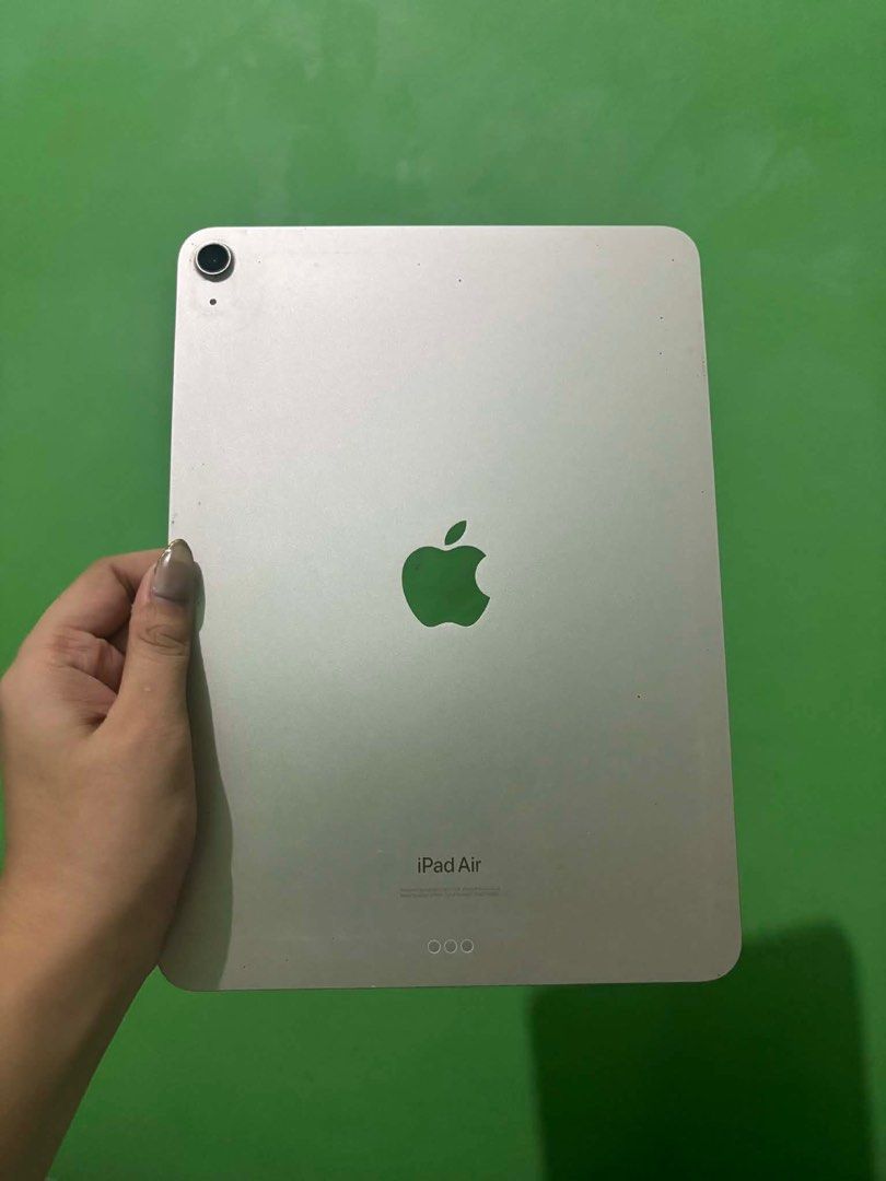 Ipad Air 5th Gen (Category: iPad) located in Manila. Submitted by jairorogelio (Listing ID 1413146584, Image 2). Description: Issue: No Front Cam and Nabasa screen pero working good pa din Negotiable pa ung price.