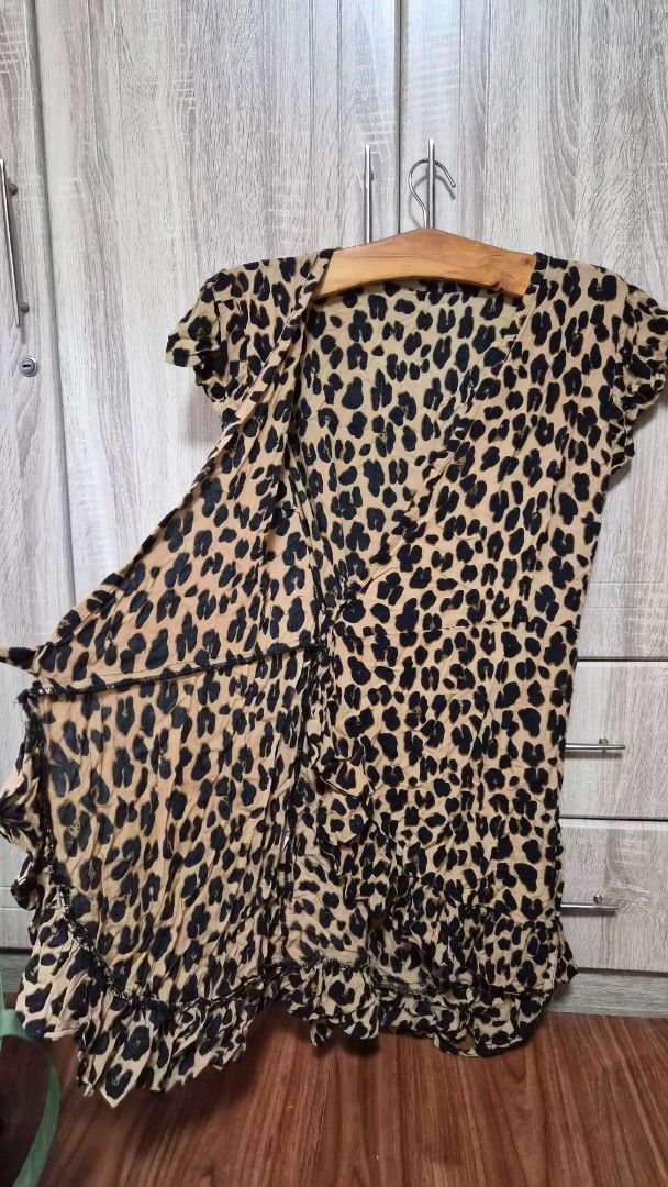 Leopard Print Skirt (Category: Skirts) located in Bulacan. Submitted by getclaud (Listing ID 1413144796, Image 2). Description: Wrapped-around animal print dress V neck style Can be used as cover up Bought from orange app Feee size but fits small-large P100.00.
