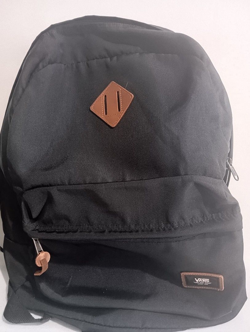 [LIKE NEW] Vans Backpack Black (Category: Backpacks) located in Pasig City. Submitted by chumingungg (Listing ID 1413107317, Image 1). Description: Black Vans backpack - Front pocket - Brown leather patch - Zipper closure with leather pull tab - Vans logo detail - Durable nylon material.