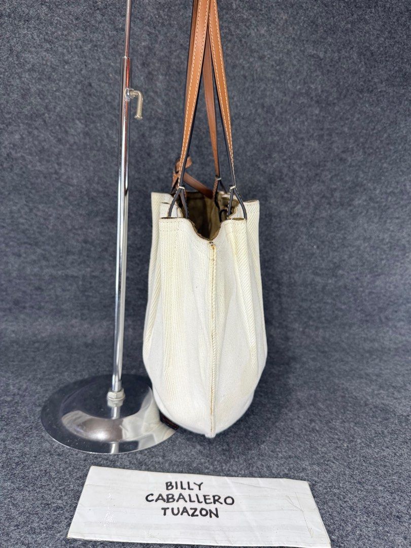 LOEWE ANAGRAM SHELL TOTE BAG (Category: Luxury Bags & Wallets) located in Taguig. Submitted by billsanity (Listing ID 1413173639, Image 3). Description: ⚠️ READ THE DESCRIPTION AND CHECK ALL PICS BEFORE INQUIRING ⚠️ ⚠️GRAB IT BEFORE IT’S GONE⚠️ ⚠️MINE MO NA BAKA MAUNAHAN KA PA MAGSISI KA PA ⚠️ LOEWE ANAGRAM SHELL TOTE BAG 💯💯💯 Money back guaranteed Rank A to AB Used but in presentable condition Bawal sa maarte! Selling low for PHP 29950 only Sl