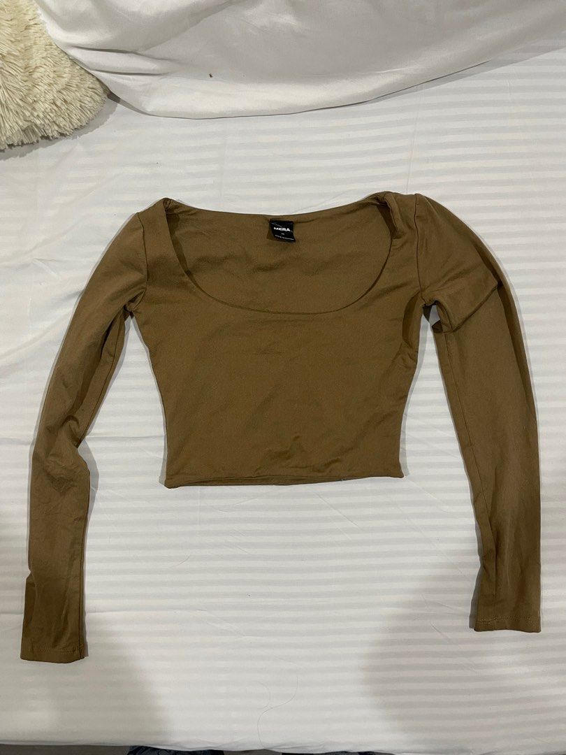 Mera Khaki Long Sleeve Top (Category: Longsleeves) located in Quezon City. Submitted by jackiedc (Listing ID 1413140456, Image 1). Description: - Nova brown long sleeve top - Scoop neckline - Cropped fit - Long sleeves - Versatile for layering or wearing alone.