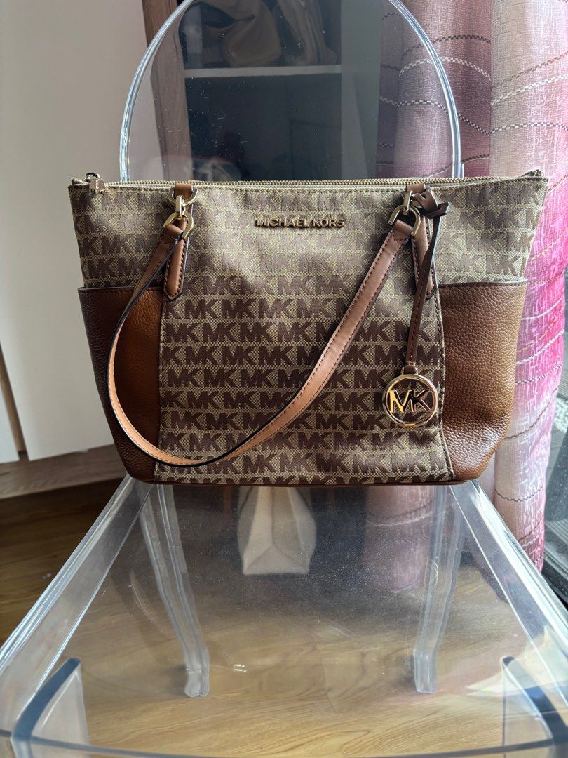 Michael Kors Bedford Large Tote Bag (Category: Luxury Bags & Wallets) located in Las Pinas. Submitted by itskat.cruz (Listing ID 1413074827, Image 1). Description: - Authentic Michael Kors Bedford Large tote bag (used once) - Brown and beige logo print coated canvas and leather - Brown leather accents - Secure zip closure - Interior lined with matching fabric - Multiple pockets inside - Comfortable double handles - Elegant gold-tone MK logo charm