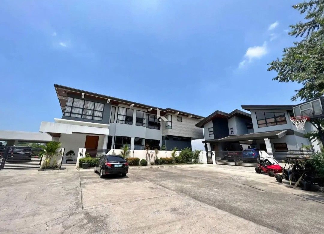 PARKRIDGE HOUSE AND LOT overlooking (Category: House & Lot) located in Manila. Submitted by roblesrealty (Listing ID 1413108243, Image 2). Description: ✨ DIRECT LISTING ✨ Parkridge Antipolo Luxury Estate 🌆 Overlooking the Metro Manila Skyline An exceptional private estate sitting on 1,382 sqm lot area with an expansive ~2,000 sqm floor area — built for luxury, privacy, and entertaining. 🏡 Main House Features: • 5 Bedrooms | 4 T&B + Powder Room 