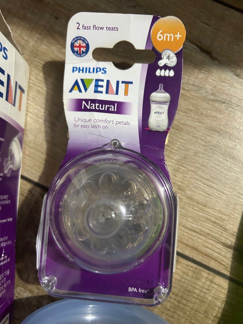 Philips Avent Baby Bottles and Accessories (Category: Breastfeeding & Bottle Feeding) located in Paranaque City. Submitted by zac.sei (Listing ID 1413094072, Image 3). Description: brandnew 2pcs 9os 1m+ bottle feed 2pcs breast milk storage cup 2pcs 6m+ teats extra bottle cover with 1m+ teat freebie pre loved avent milk powder dispenser pre loved disney pixar plastic bib.