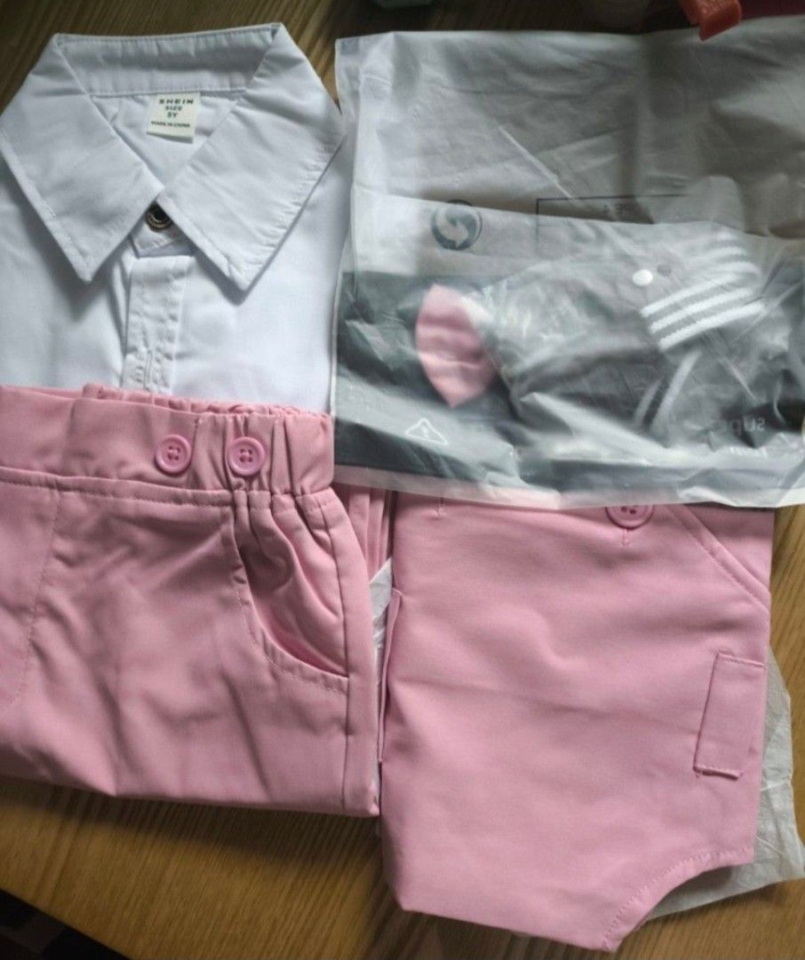 Pink kids formal/casual Suit (Category: Babies & Kids Fashion) located in Caloocan City. Submitted by Pisces0307 (Listing ID 1412013311, Image 1). Description: kids pink suit. note: pink stain on white polo. hindi kita kapag suot po ang pink vest..