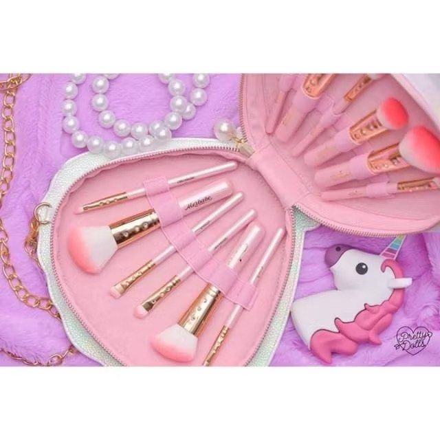 Pretty Dolls Mermaid Makeup Brush Set (Category: Makeup) located in Tagaytay City. Submitted by bjn25 (Listing ID 1413107091, Image 3). Description: - Pretty Dolls makeup brush set - Includes a variety of brushes - Comes with a pink carrying case - Pink handles with gold accents - Complete and ready to use - Ideal for beginners and makeup enthusiasts 🤍 ALL ads are updated, item is available unless its marked RESERVED or SOLD. ❌ Drop reasonable o