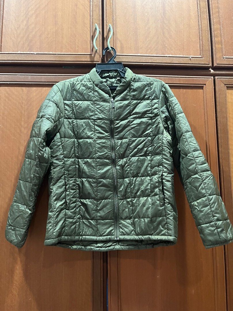Puffer jacket (Category: Coats, Jackets and Outerwear) located in Kuala Terengganu. Submitted by silentphoenix_658e4b (Listing ID 1413161221, Image 1). Description: Men’s Lightweight Quilted Jacket / Puffer Jacket Lightweight quilted jacket in olive green color. Made from 100% polyester (shell and padding), comfortable and easy to layer. • Size on tag: M • Pit to pit: 19 inches • Length: 24 inches • Material: Polyester • Zipper front closure • Li