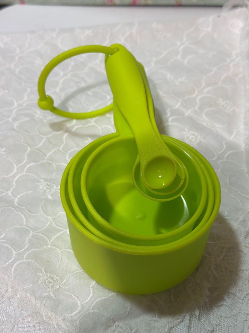 set of plastic measuring cups and spoons (Category: Bakeware) located in Davao. Submitted by favoritepreloved (Listing ID 1413196584, Image 1). Description: ❤️ 1.25ml - 255ml.