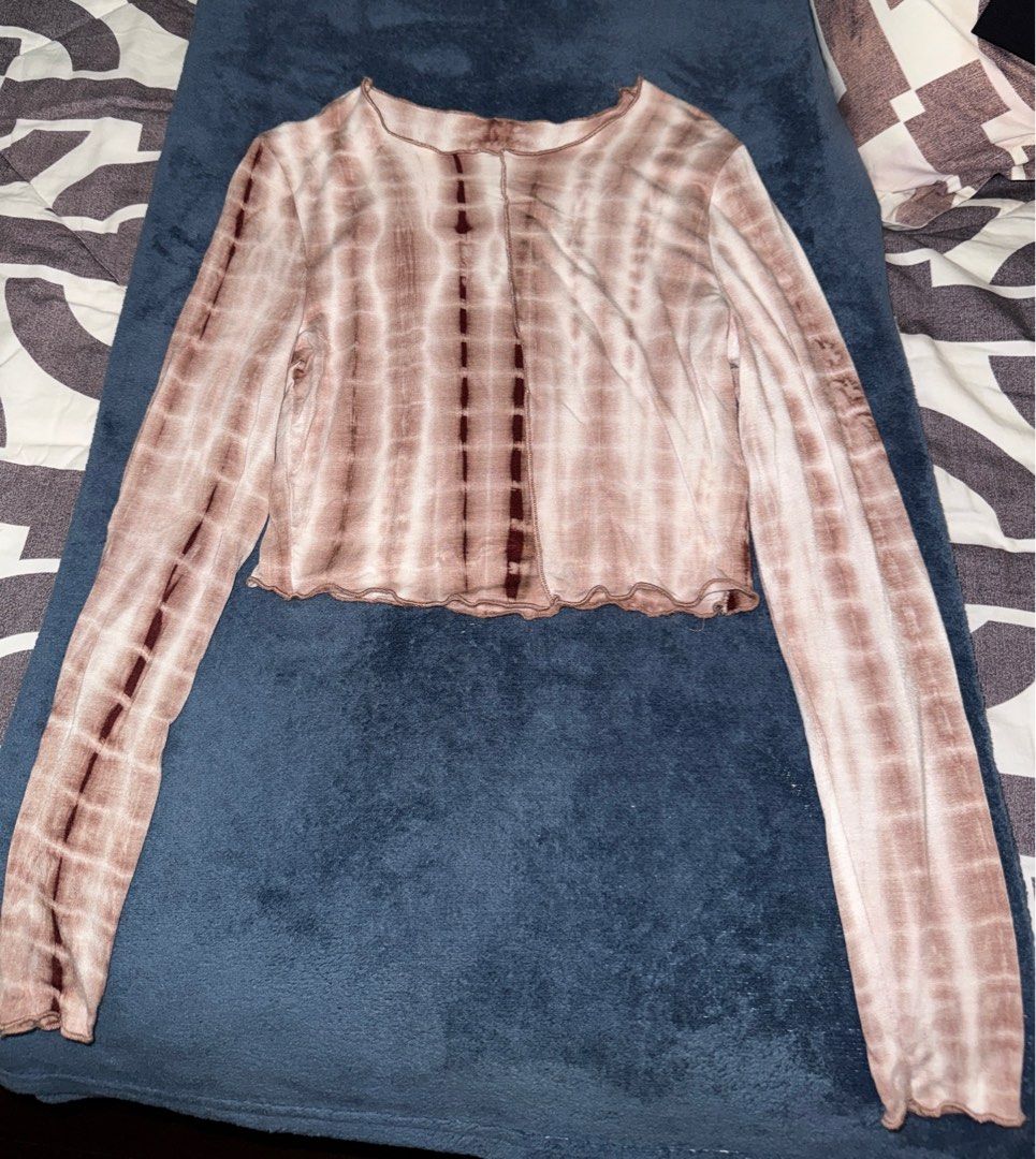 Shein Tie-dye Long Sleeve Crop Top (Category: Longsleeves) located in Las Pinas. Submitted by slua19 (Listing ID 1413156913, Image 1). Description: DM for more pics.