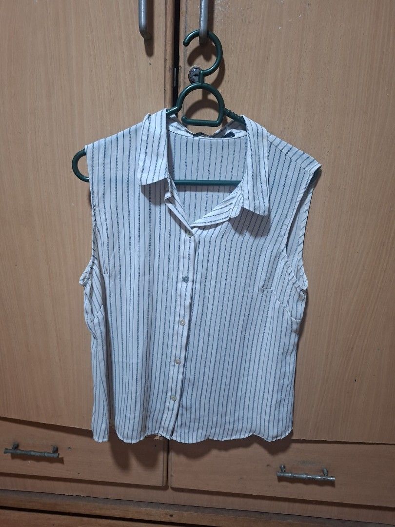 SM Woman Striped Top - Medium (Category: Sleeveless) located in Mandaluyong City. Submitted by ellydrea (Listing ID 1413152500, Image 1). Description: - Classic striped pattern - Collared neckline - Button-down closure - Size: Medium - Brand: Woman Career - Versatile design for various occasions.