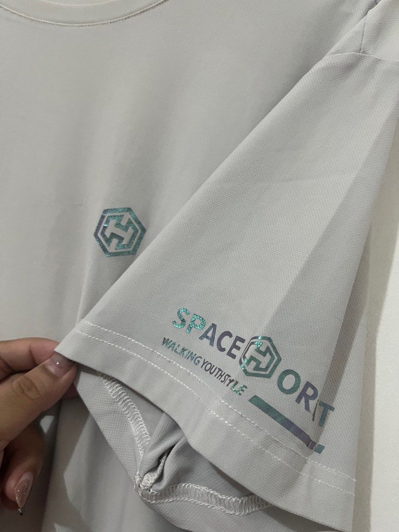 Sport Gray T-shirt (Category: Tshirts & Polo Shirts ) located in Caloocan City. Submitted by rossmldp (Listing ID 1413038936, Image 2). Description: - Gray Space Sport T-shirt - Small logo on chest - Brand name printed on sleeve - Round neck - Short sleeves - Lightweight, athletic material - Solid gray color.