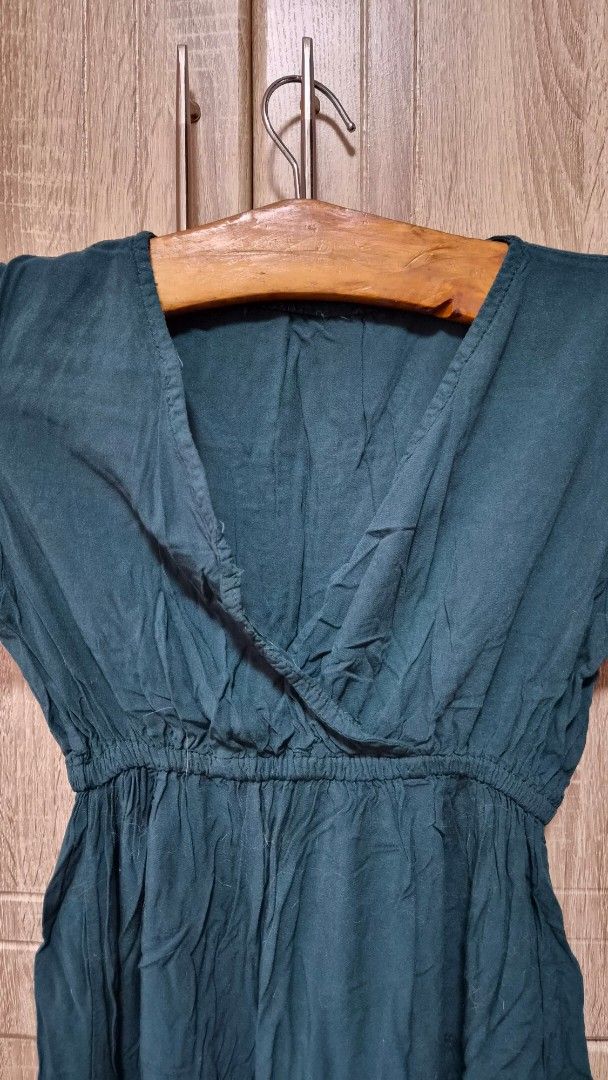 Teal Midi Dress (Category: Dresses) located in Bulacan. Submitted by getclaud (Listing ID 1413145292, Image 2). Description: V neck Midi dress Empire top style Free size but fits up to medium Bought from orange app P100.00.