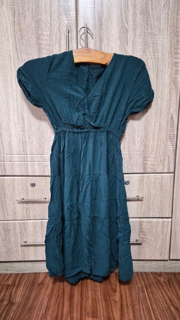 Teal Midi Dress (Category: Dresses) located in Bulacan. Submitted by getclaud (Listing ID 1413145292, Image 1). Description: V neck Midi dress Empire top style Free size but fits up to medium Bought from orange app P100.00.