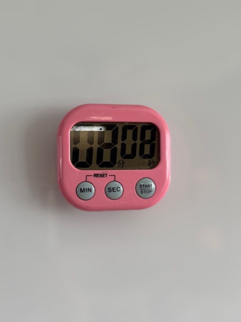 Timer (Category: Bakeware) located in Singapore. Submitted by castor9 (Listing ID 1413169100, Image 3). Description: Able to stand on table or has magnet to be attached to fridge or metal surface. .