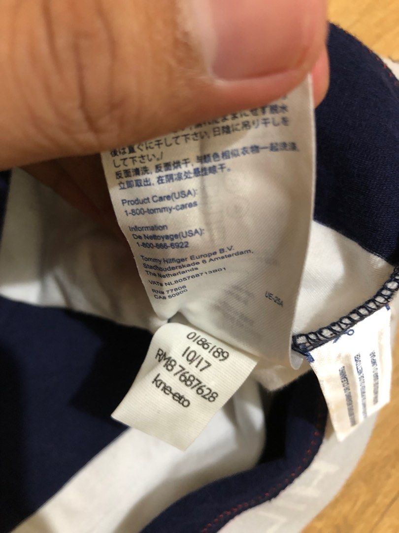 Tommy Hilfiger (Category: Sleeveless) located in Virac. Submitted by valll_ (Listing ID 1413191415, Image 3). Description: Tommy hilfiger Size XXS Dimes 16 x 20.5 No issue Excellent .