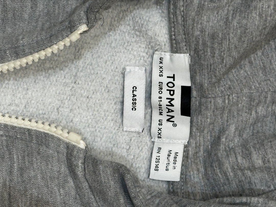 Topman Classic Hoodie (Category: Coats, Jackets and Outerwear) located in Manila. Submitted by karltrinidad (Listing ID 1413192323, Image 2). Description: - Topman Classic Hoodie - Full zip closure - Drawstring hood - Two front pockets - Size: UK XXS, Euro 81-86cm, US XXS - Made in Mauritius.