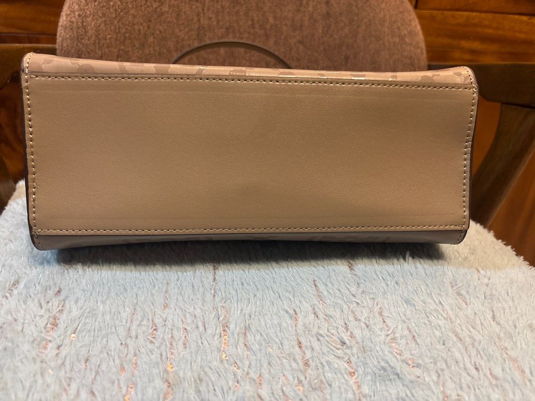 Tory Burch Perry Top-Zip Tote Bag (Category: Luxury Bags & Wallets) located in Imus. Submitted by bagsofblessings24 (Listing ID 1413166212, Image 3). Description: - Preloved Tory Burch 2way medium taupe bag - Top-zip closure - Detachable shoulder strap - Beige exterior with Tory Burch logo pattern - Structured shape - Top handle - Spacious interior - Interior slip pocket - Made of PVC leather Taupe color 10 in x 7.5 in x 3.5 bottom in For self au