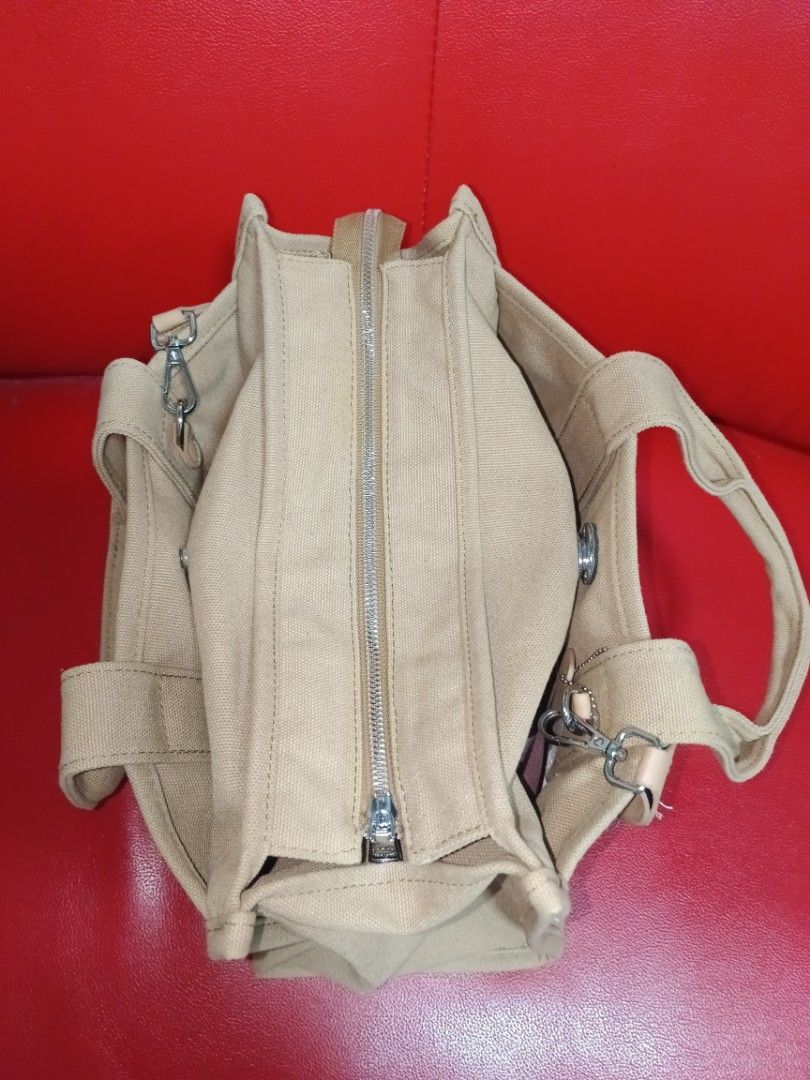 Tote Bag (Category: Tote Bags) located in Antipolo. Submitted by preciouskath (Listing ID 1413172201, Image 2). Description: received as a gift plus sf.