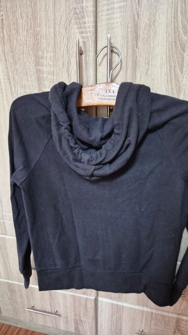 Uniqlo Black Hoodie (Category: Coats, Jackets and Outerwear) located in Bulacan. Submitted by getclaud (Listing ID 1413146700, Image 3). Description: Brand: Uniqlo Fleece jacket with hoodie Small on tag but fits up to medium P300.00.