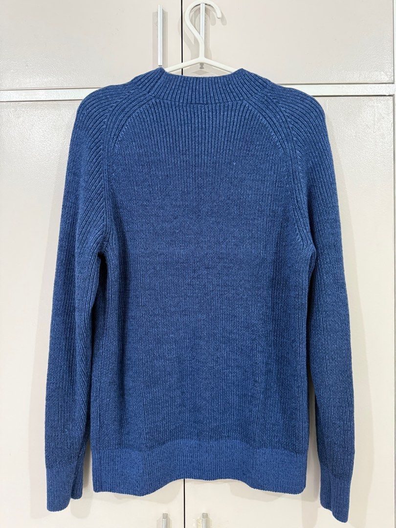 Uniqlo Blue Knit Sweater - Size L (Category: Coats, Jackets and Outerwear) located in Quezon City. Submitted by ramearc (Listing ID 1413097989, Image 2). Description: - Uniqlo knit sweater - Size: L - Color: Blue - Design: Crew neck, long sleeves - Material: 95% acrylic, 5% wool - Made in Vietnam - Perfect for layering.