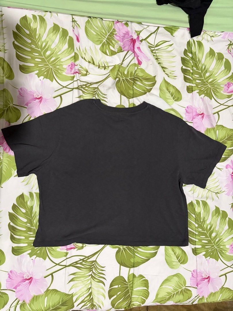Uniqlo Dark Grey Crop Top (Category: Shirts) located in Dumaguete. Submitted by fuggler25 (Listing ID 1413166874, Image 2). Description: -SF paid by buyer MOP: BPI bank transfer, GCash, cash for meet-ups only.