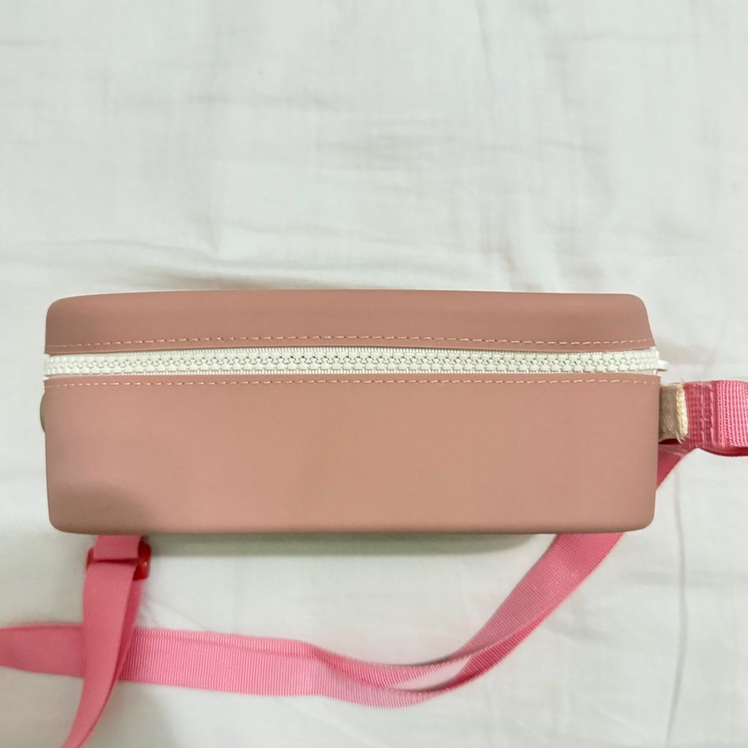 Viajecito crossbody bag (Category: Cross-body Bags) located in Quezon City. Submitted by mdlrrr (Listing ID 1413164073, Image 2). Description: Barely used! Super cute and spacious 🫶🏻 Rfs: Too many bags.